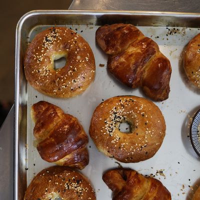 BAGELS &amp; CROISSANTS