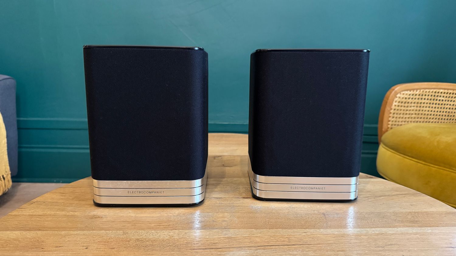 Enceintes connectées actives Electrocompaniet TANA SL-2 + L2 démonstration.
