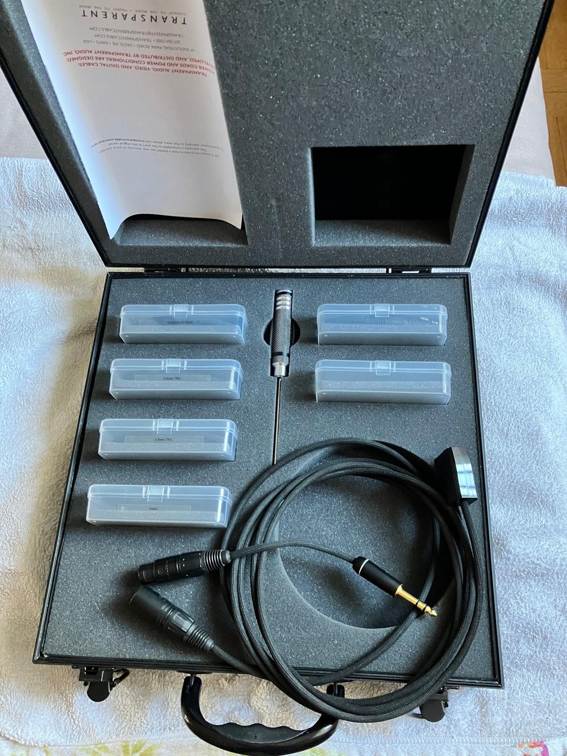 Mallette complète transparent Câble ultra headphones Mallette complète transparent Câble ultra headphones