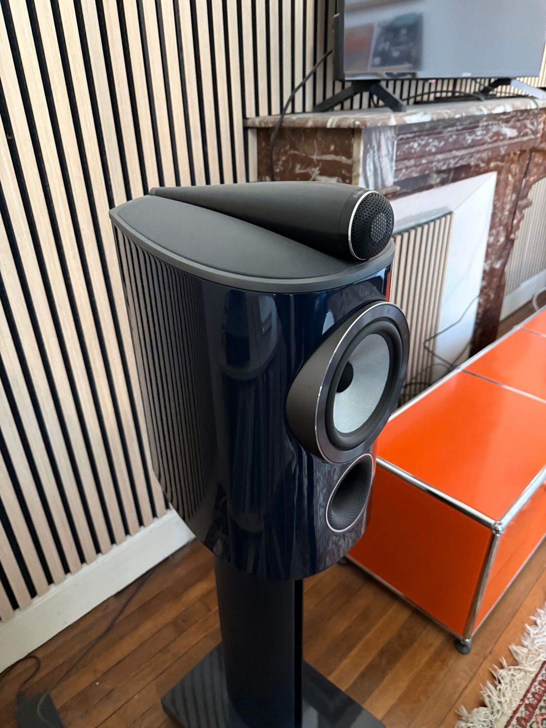 Bower and Wilkins 805 D4 Signature