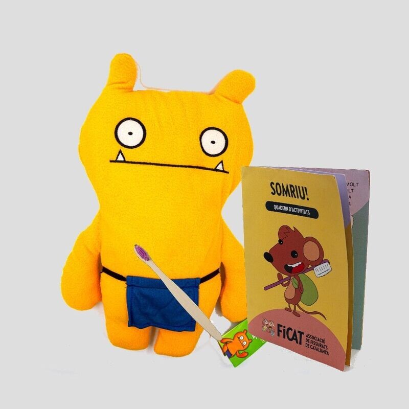 Quadern d'activitats amb raspall i peluix
