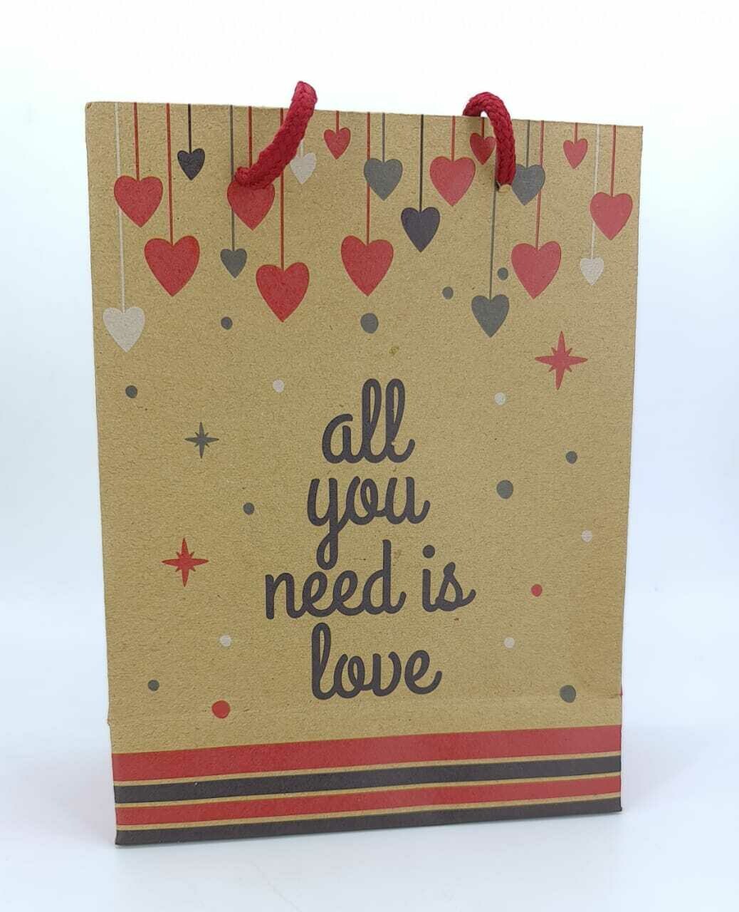 Bolsa Papel  Craft 20x15x7 cm (UND), Seleccione el diseño: All you need is love