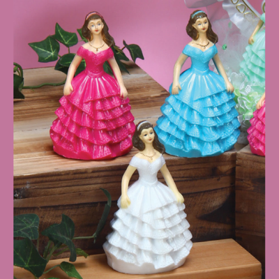 Quinceañera Plástica 4.5&quot; (Und)