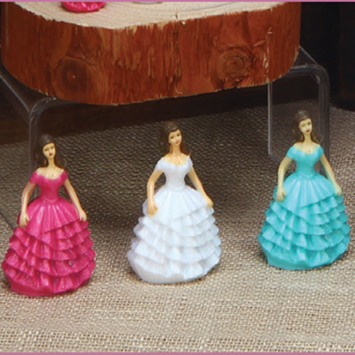 Quinceañera Plástica 2&quot; (Und)