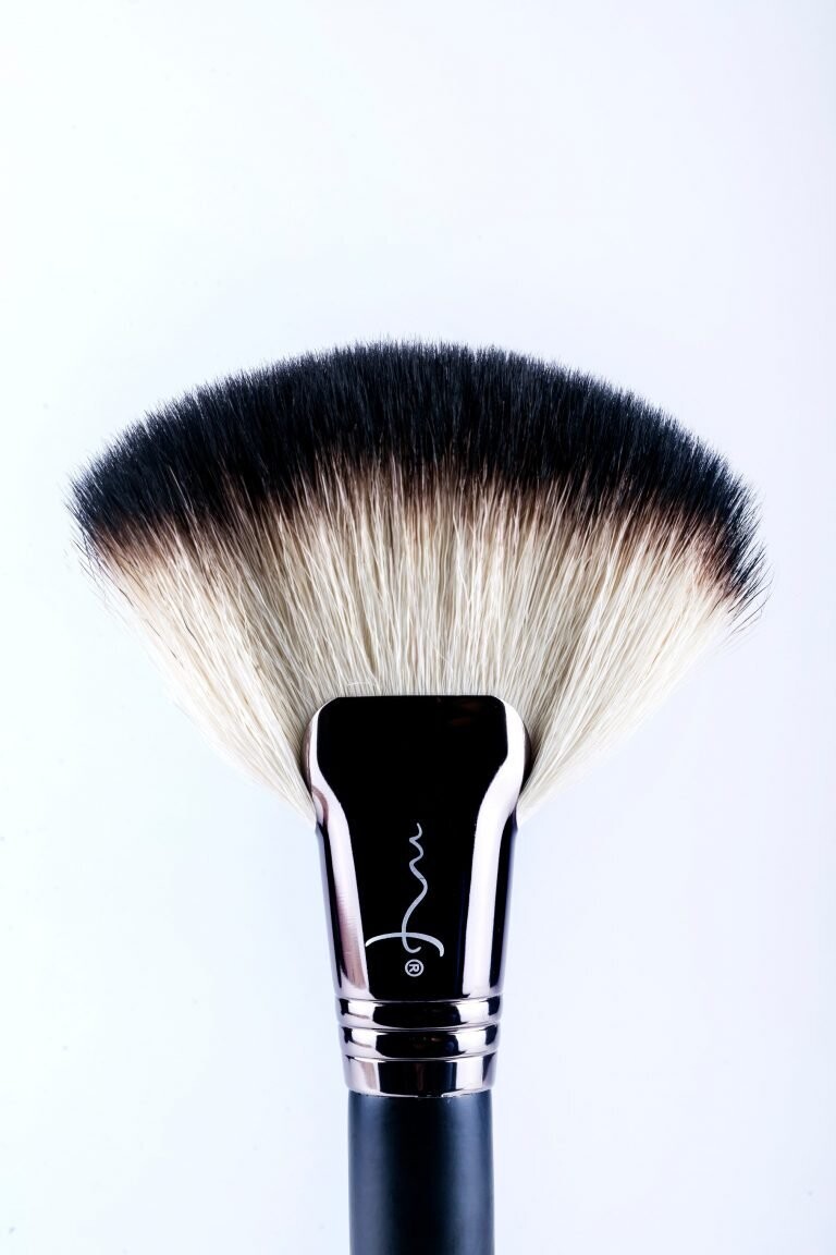 Brocha BYX1269 - Brocha De Abanico Grande - Marifer Cosmetics​