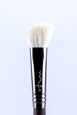 Brocha BYX1714 -  Brocha De Medio Ángulo Para Sombras - Marifer Cosmetics​