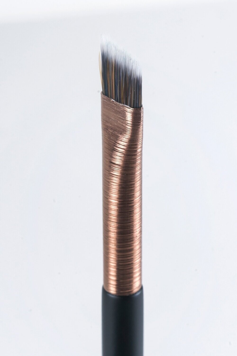 Brocha BYX1801 -   Pincel En Ángulo Para Delinear - Marifer Cosmetics​