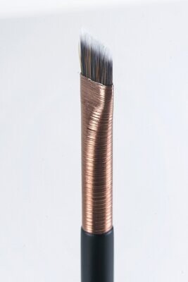 Brocha BYX1801 -   Pincel En Ángulo Para Delinear - Marifer Cosmetics​