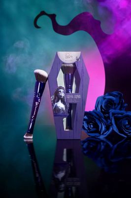 Tim Burton's Corpse Bride X Beauty Creations - Brocha Doble Para Contorno - Bridal Brush Tim Burton's Corpse Bride X Beauty Creations - Brocha Doble Para Contorno - Bridal Brush