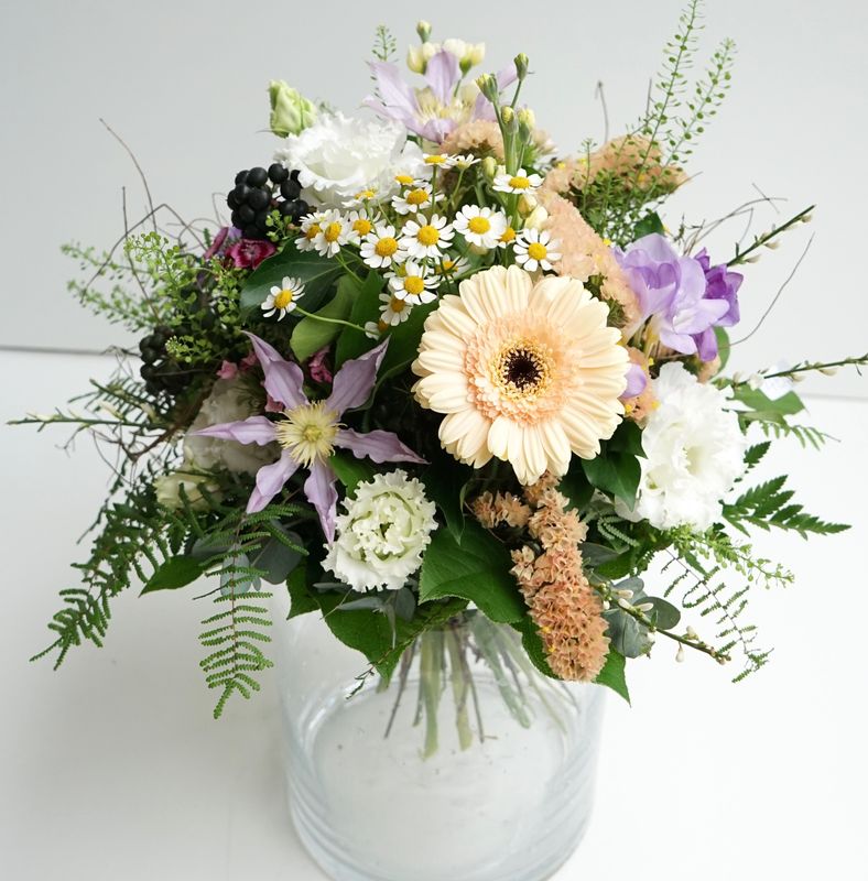 Frühsommer-Blumenstrauss