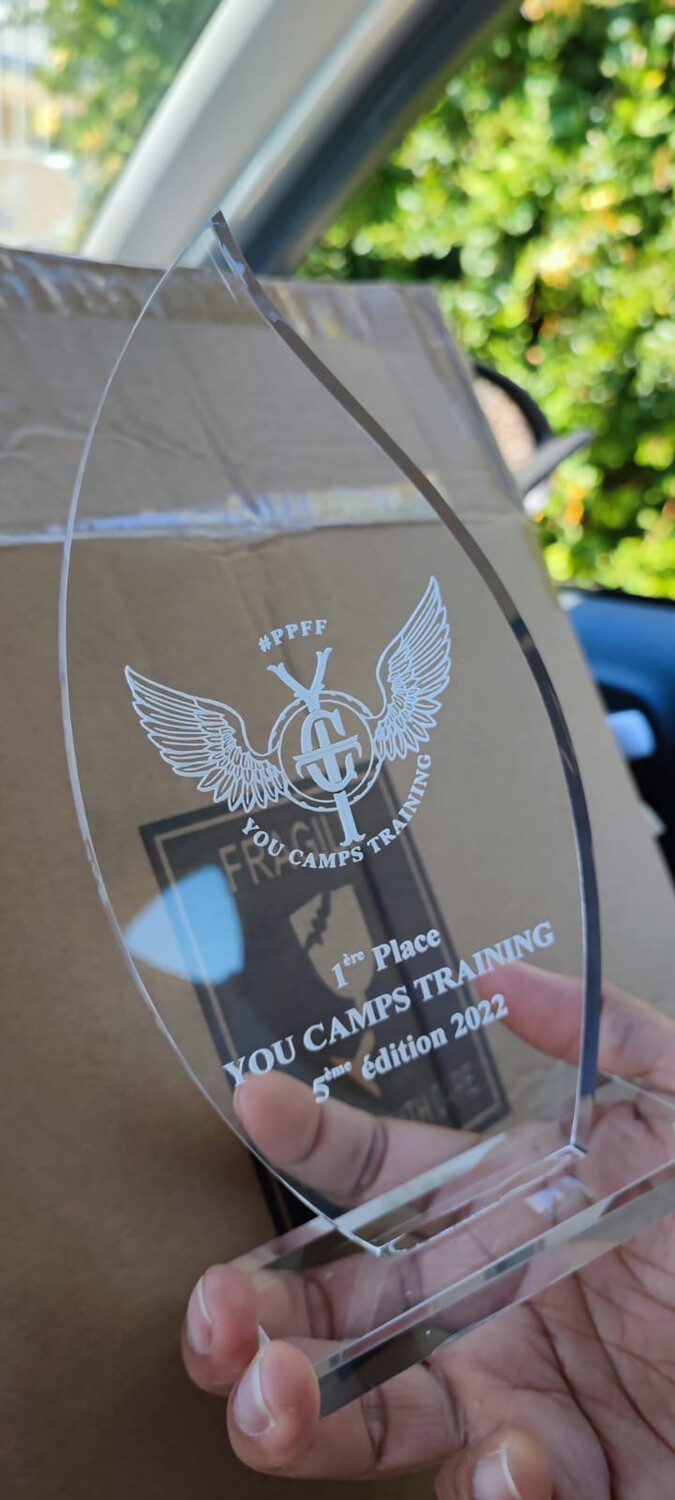 Trophée en plexiglas taille grande 