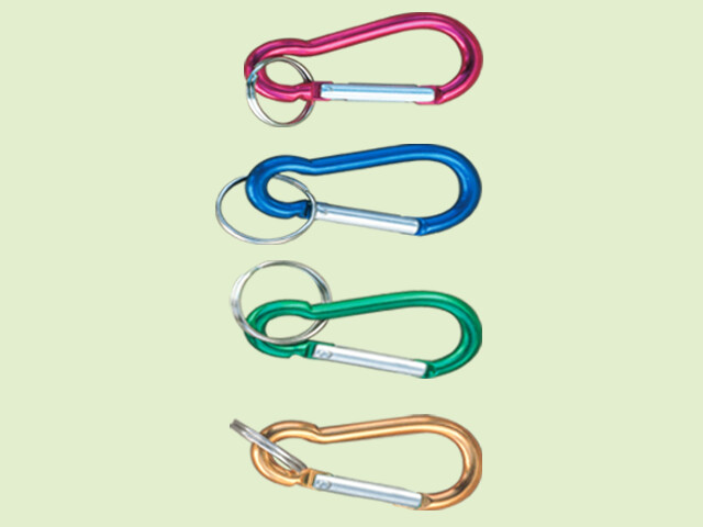 LLAVERO MOSQUETON COLORES SURTIDOS 7CM.