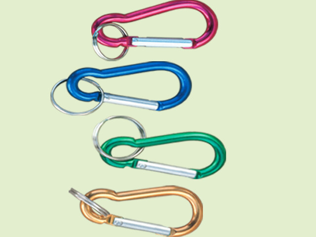 LLAVERO MOSQUETON COLORES SURTIDOS 8CM.