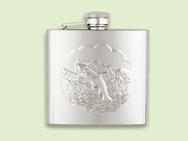 PETACA INOX. DIBUJO RELIEVE PESCA 6 ONZAS/180 ml
