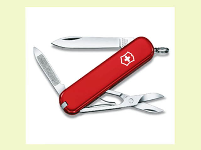 NAVAJA VICTORINOX CLASSIC 7 USOS ROJA 6 cm/mango