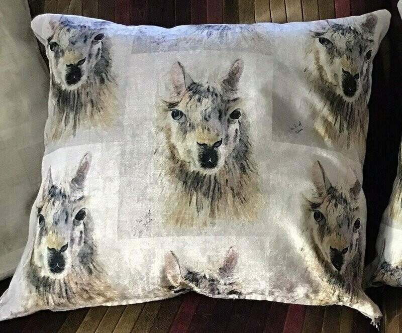 Cushions       Velvet   52 x 52 cm   hollowfibre stuffing