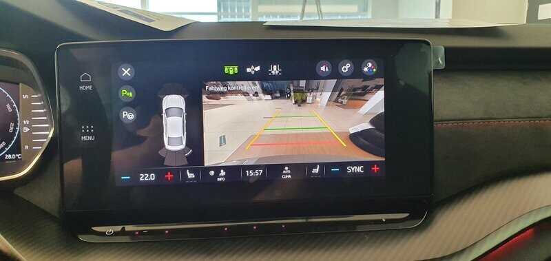 Rückfahrkamera mit dynamischen Hilfslinien für Octavia IV