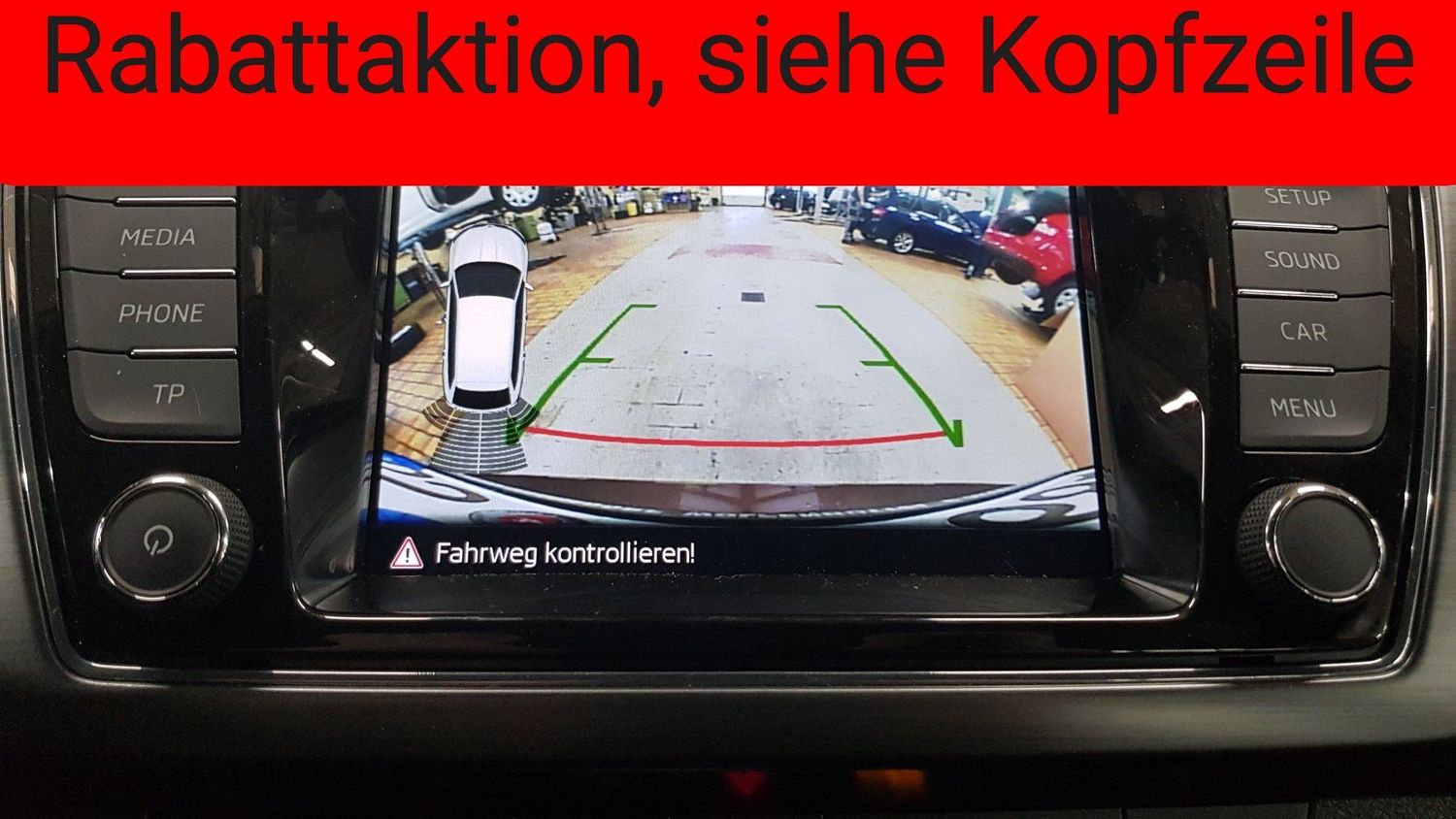 Rückfahrkameraset mit statischen Hilfslinien (Neue Tasterform) für den Fabia III, Rapid, Scala, Kamiq, Karoq (Rapid ab 25.05.2015)