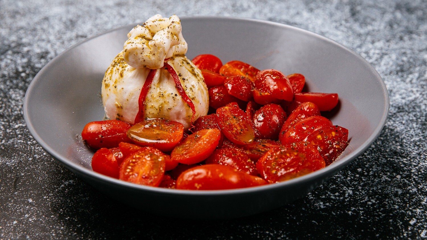 Σαλάτα φρέσκια Burrata.