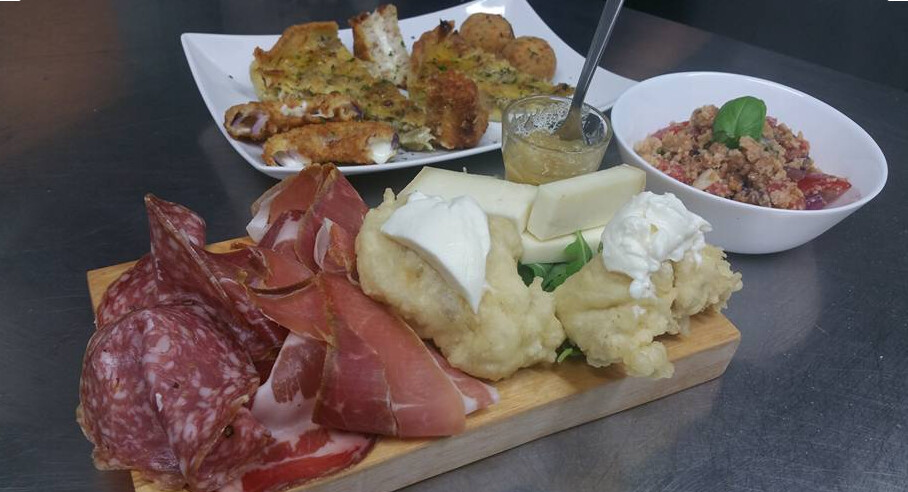 Tagliere di Salumi, Formaggi e Coccoli