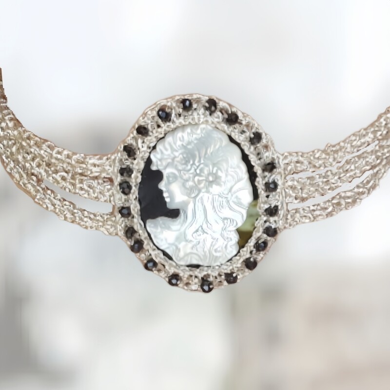 10 Silver Necklace &quot;Goddess&quot; with black agate and mother of pearl cameo CroShaped© by hands in wire pattern.