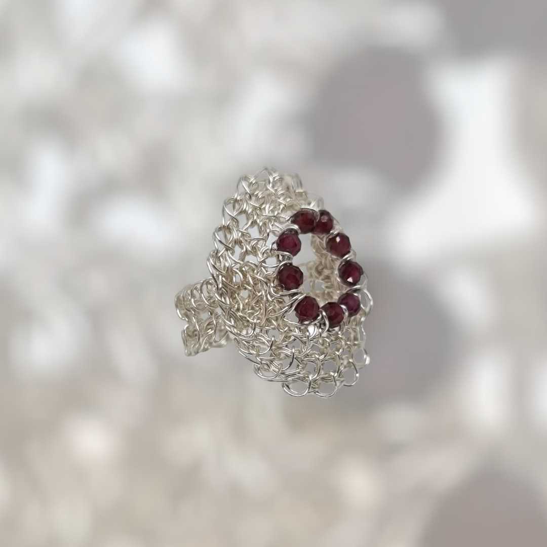 Silver Ring &quot;Oneline Garnet&quot;