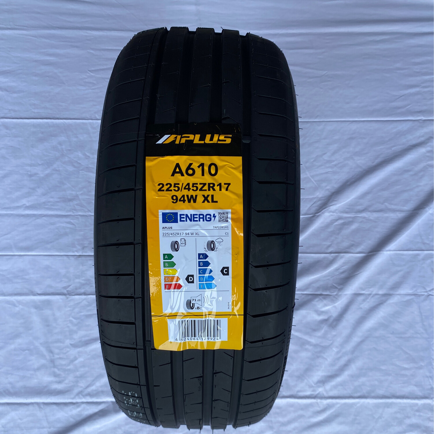 225/45r17 Tire