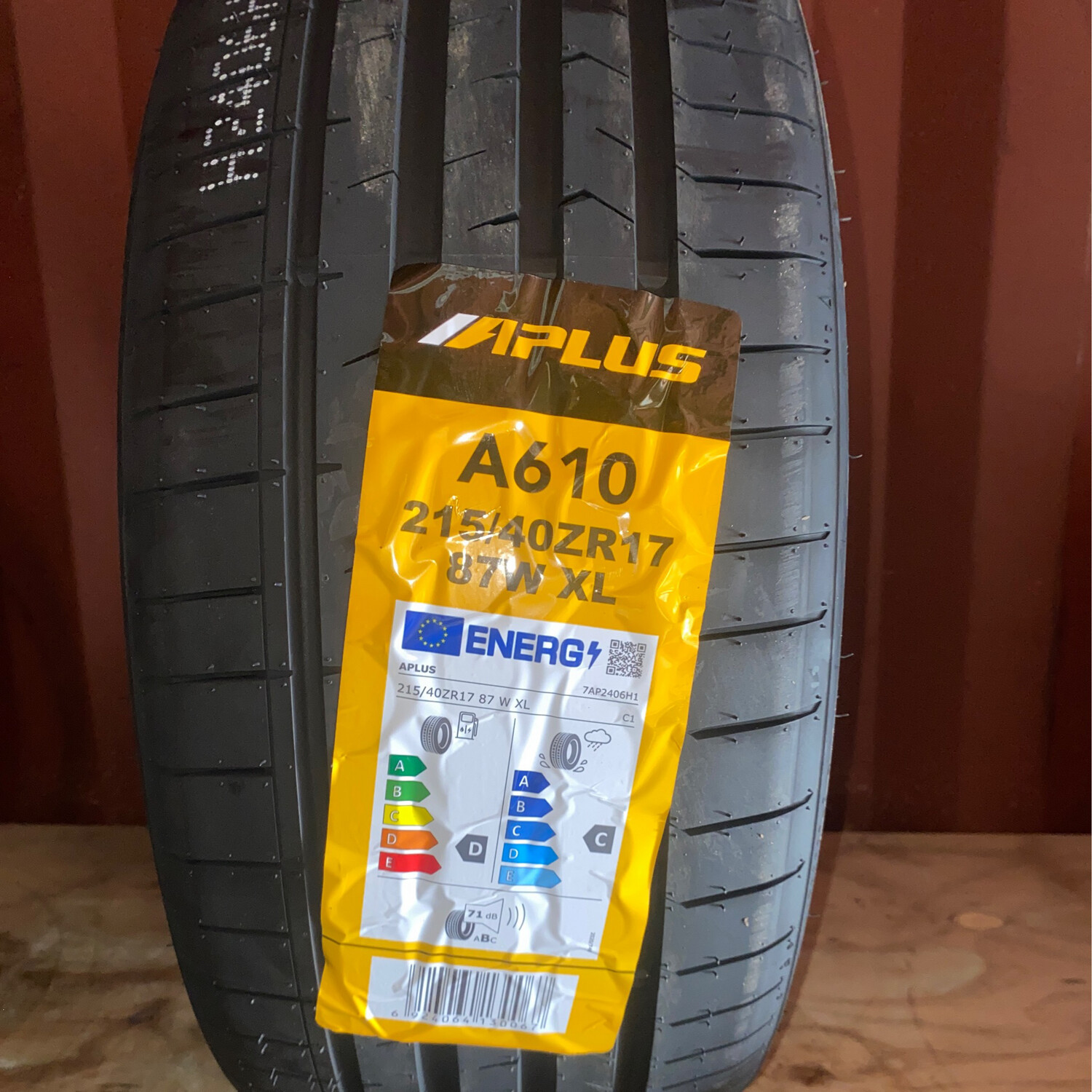 215/40r17 Tire