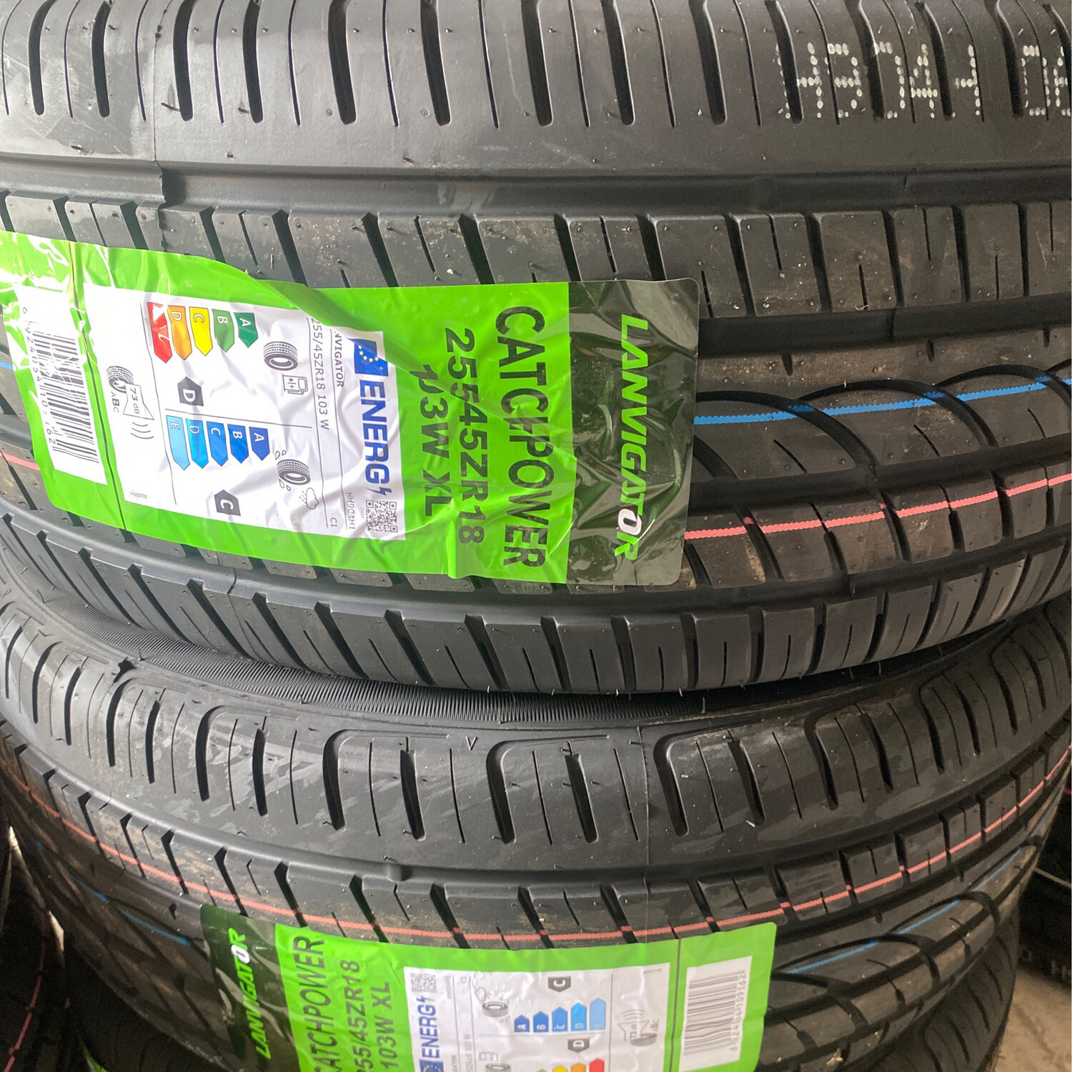 255/45r18 Tire