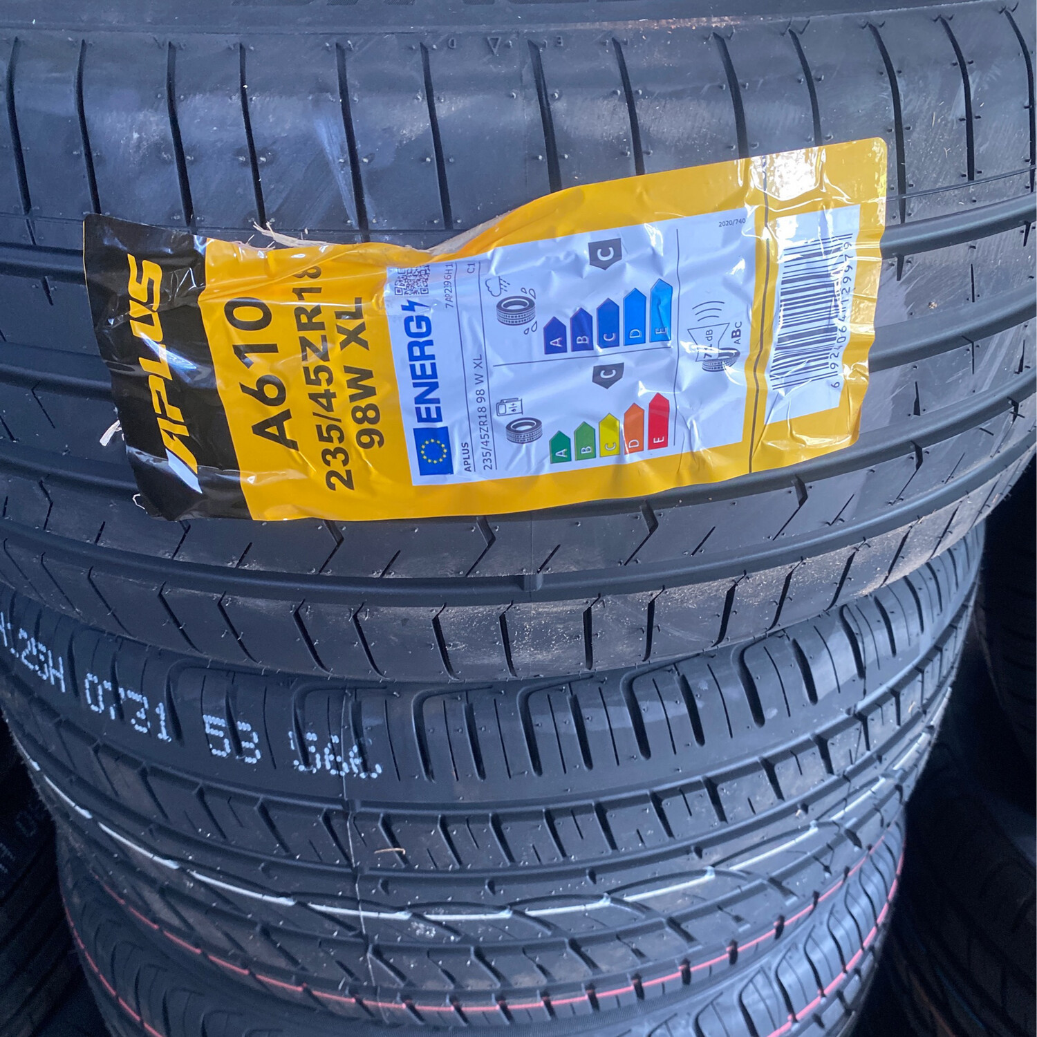 235/45r18
