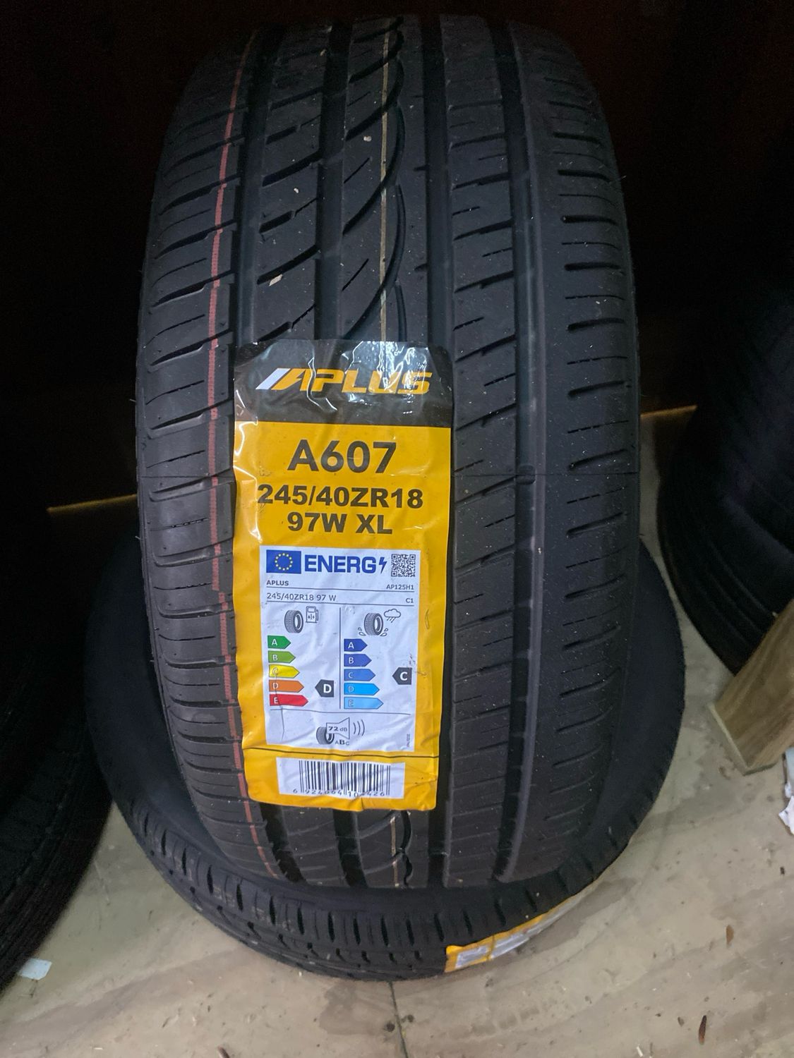 245/40r18 Tire