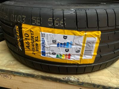 215/45r17 Tire