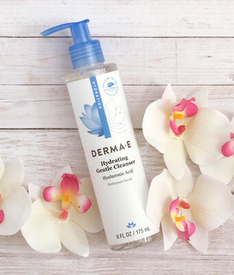 Hydrating Gentle Cleanser with Hyaluronic Acid Chamomile & Vitamin E by Derma E
