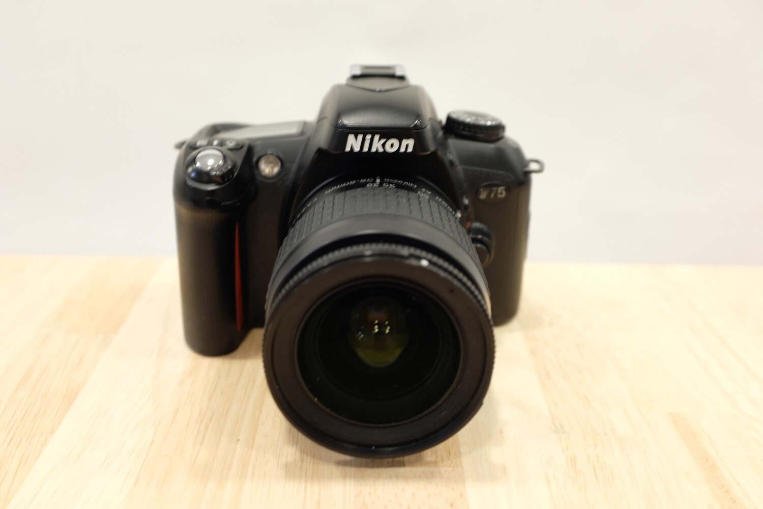 Nikon F75 + 28-80mm