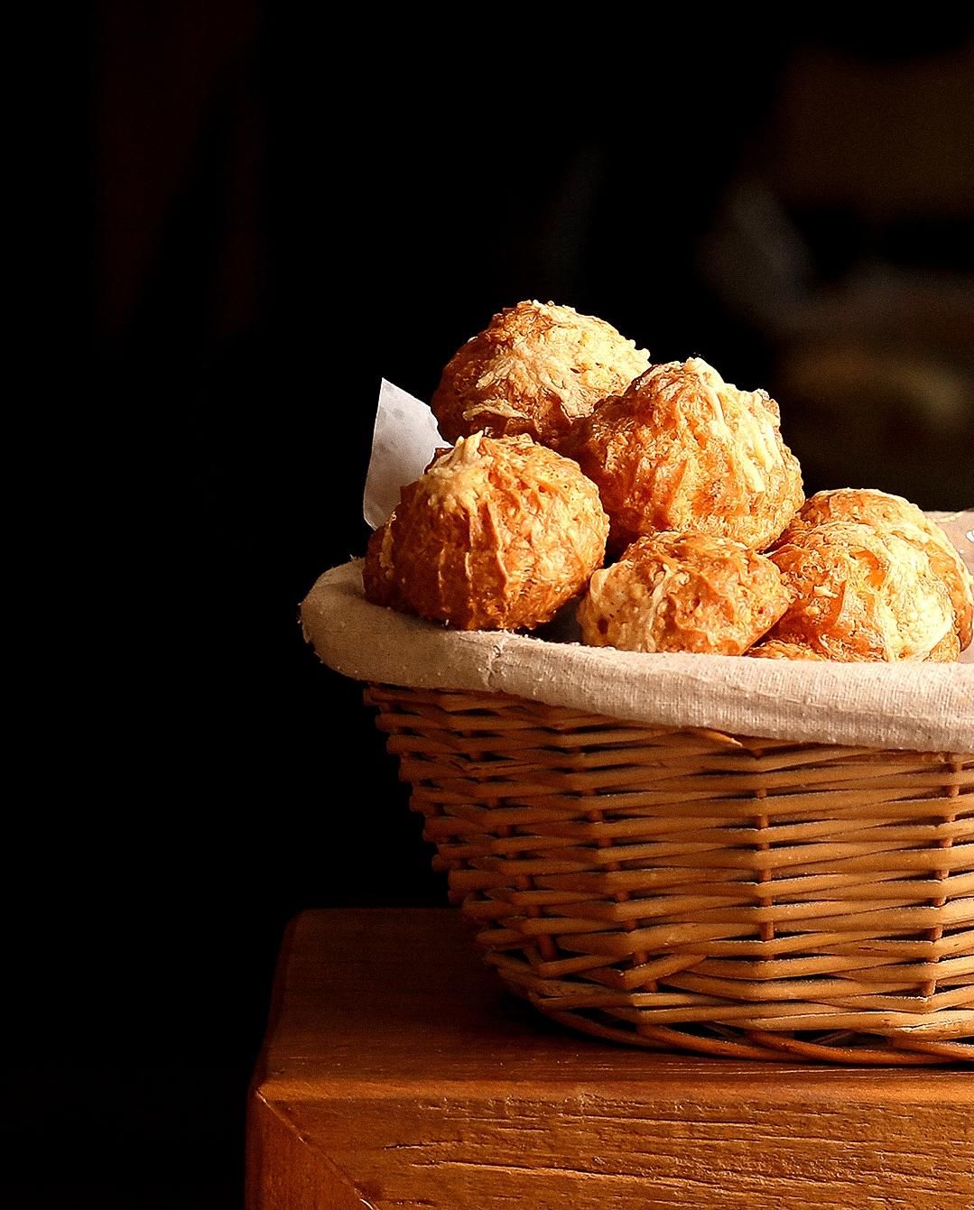 Gougères - Pãozinho de queijo da Borgonha