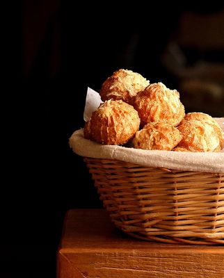 Gougères - Pãozinho de queijo da Borgonha