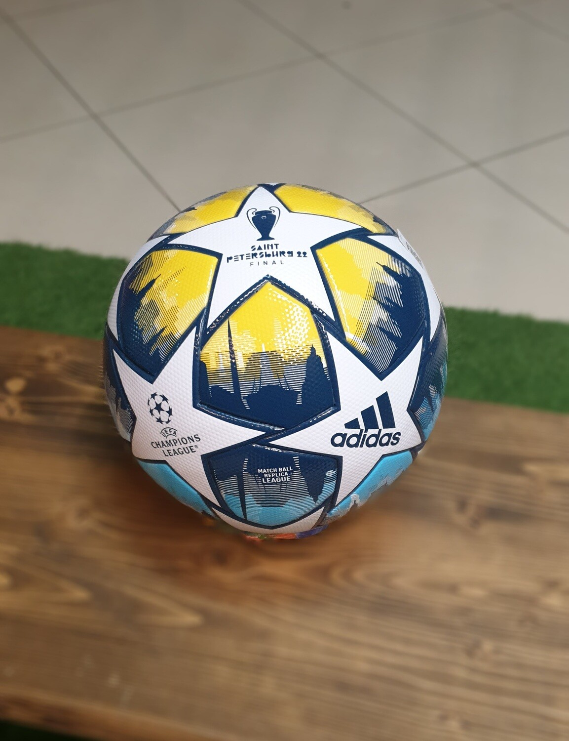 Футбольный мяч Adidas UCL League ST.P