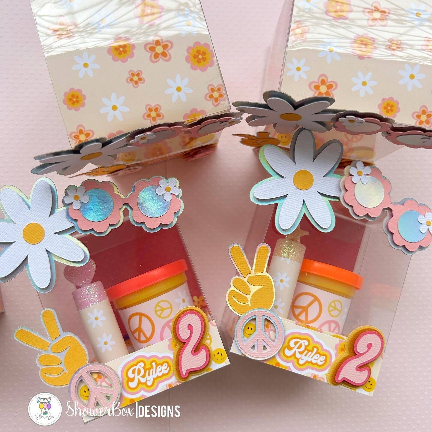 CAJA PERSONALIZADA INTERACTIVA/ INTERACTIVE BOX