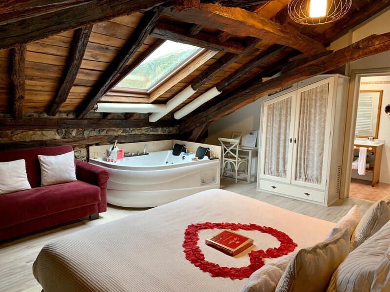 1 Noche entre semana - Escapada Romántica en Suite con Jacuzzi 1 Noche entre semana - Escapada Romántica en Suite con Jacuzzi