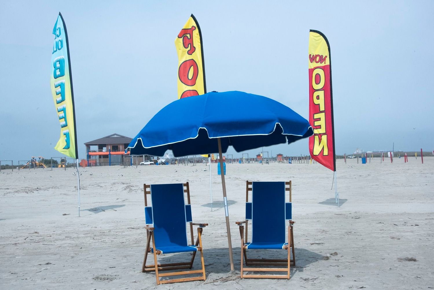 AIA Sandcastle 2 Chairs &amp; Umbrellas