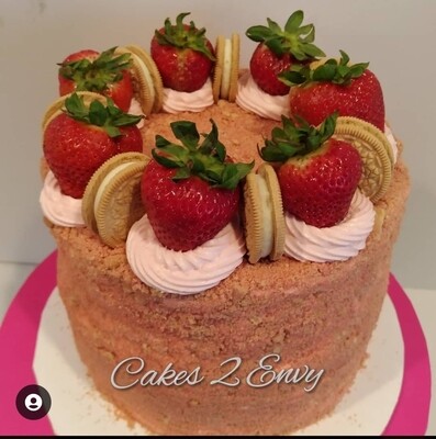Strawberry Cheesecake Crunch Cake