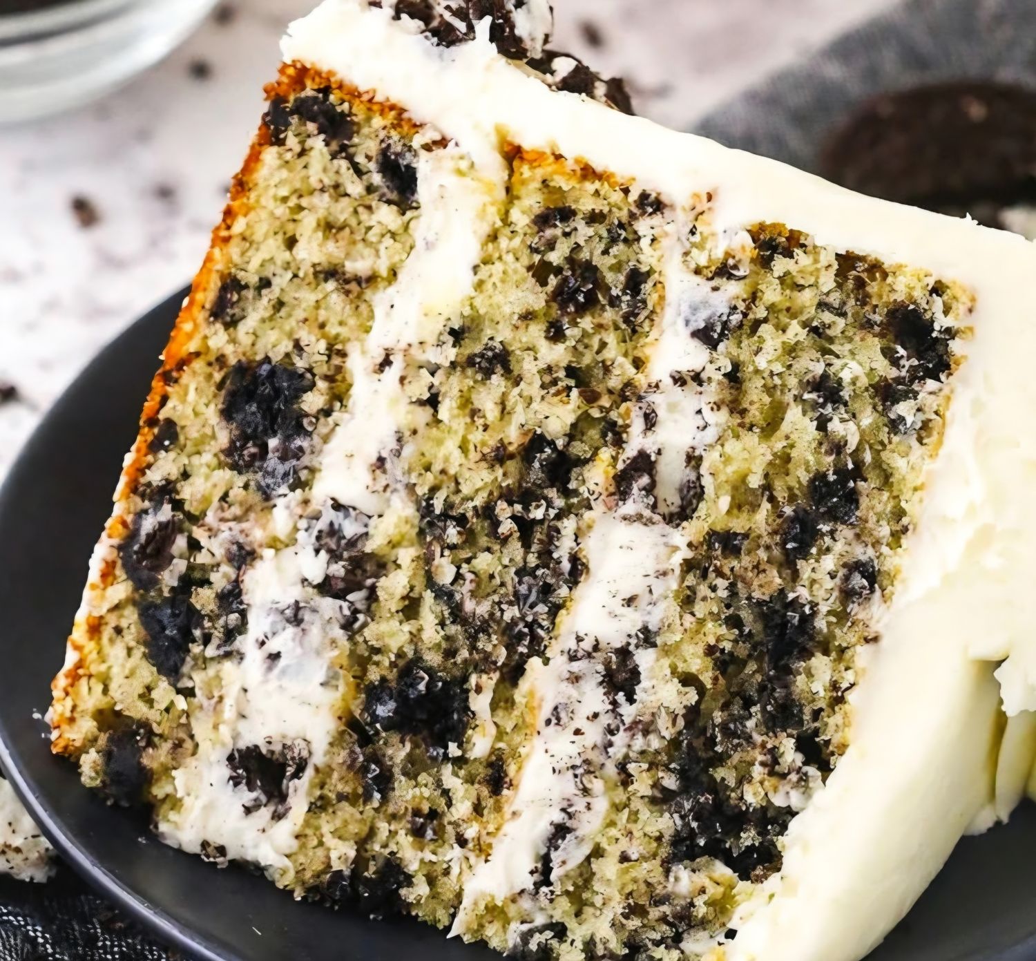 Cookies &amp; Cream Cake Slice