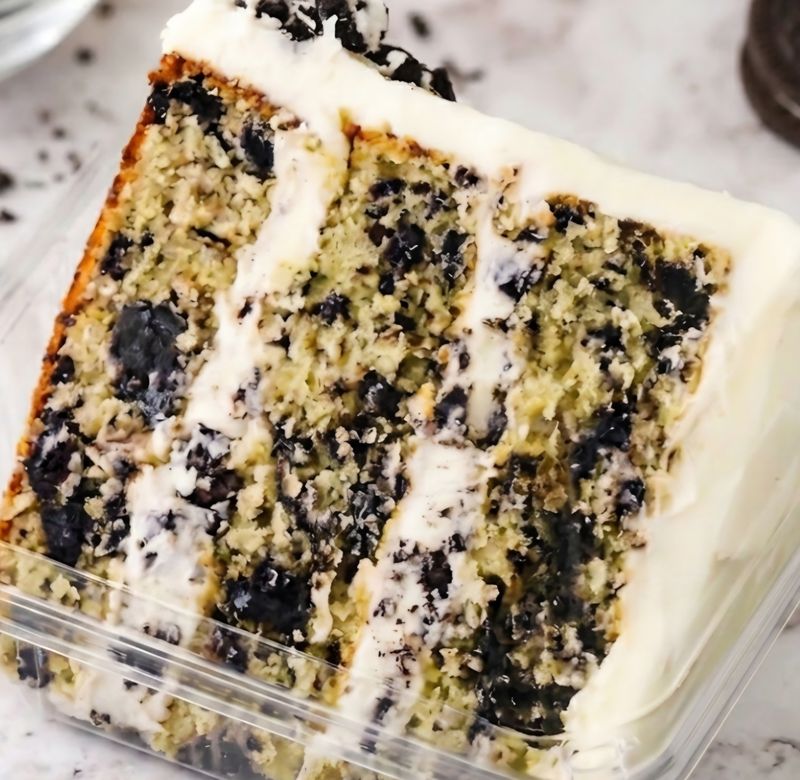 Cookies &amp; Cream Cake Slice