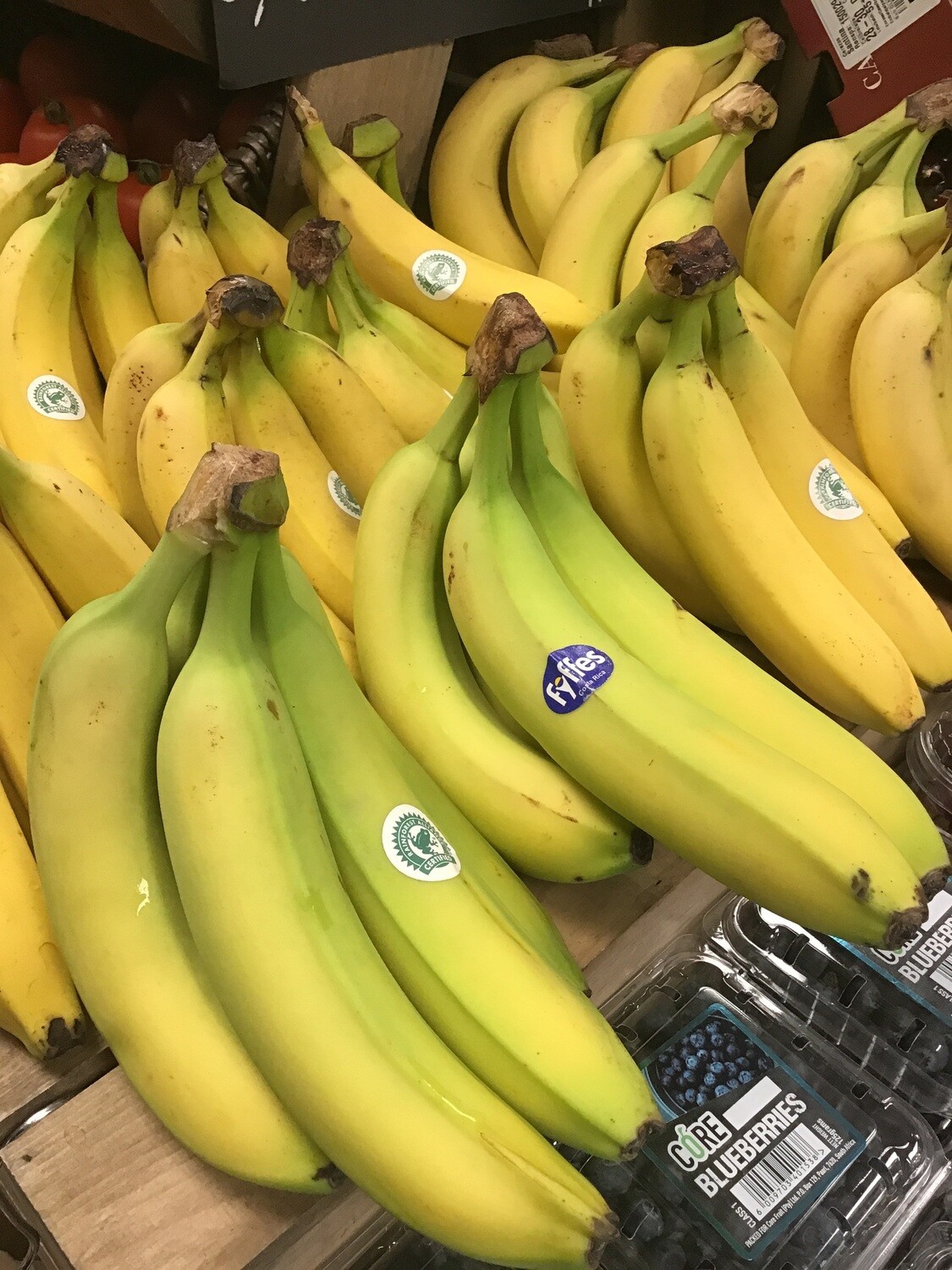 Bananas. Hand of 6 Ffyfes.