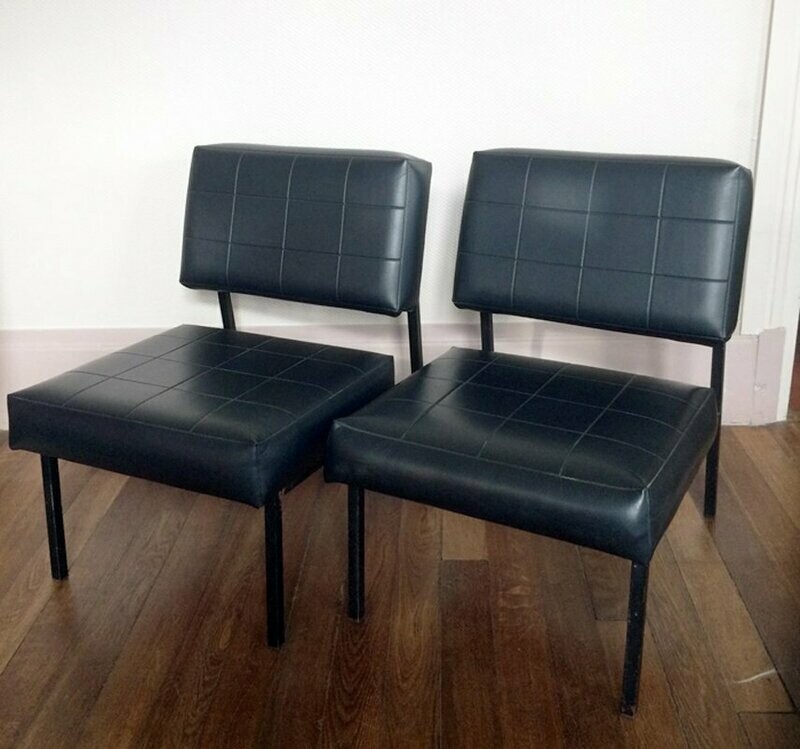 Paire de Chauffeuses skaï vintage, années 60