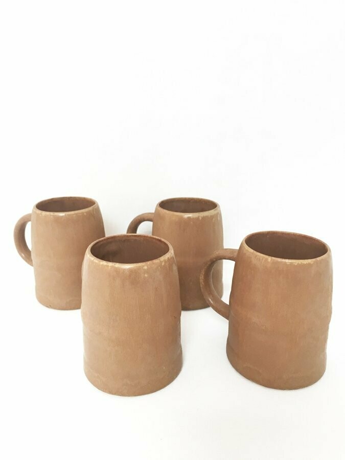 4 mugs en grès, 1970