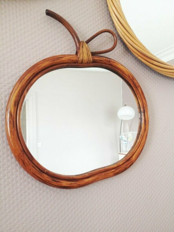Miroir rotin vintage forme pomme, 1960