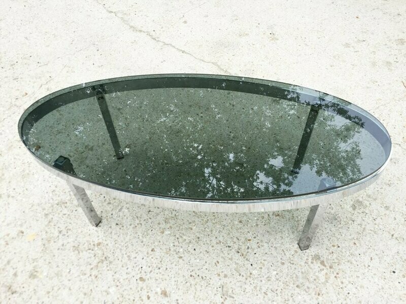 Table basse ovale chrome et verre, 1970