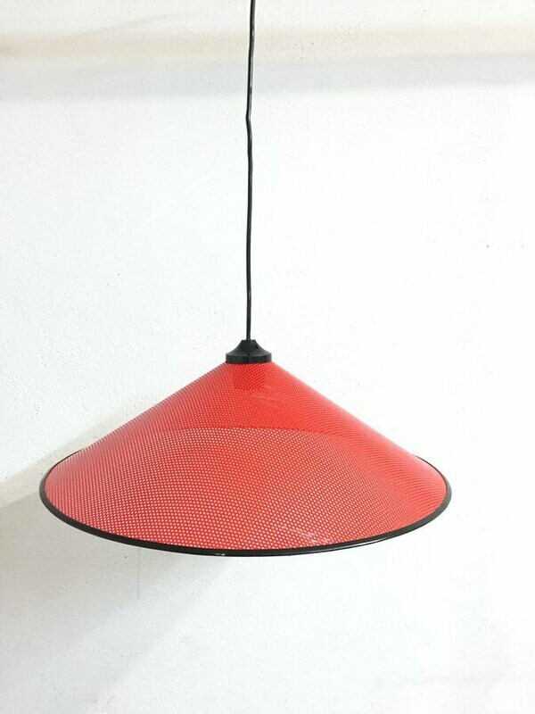 Suspension rouge micro perforé, 1980
