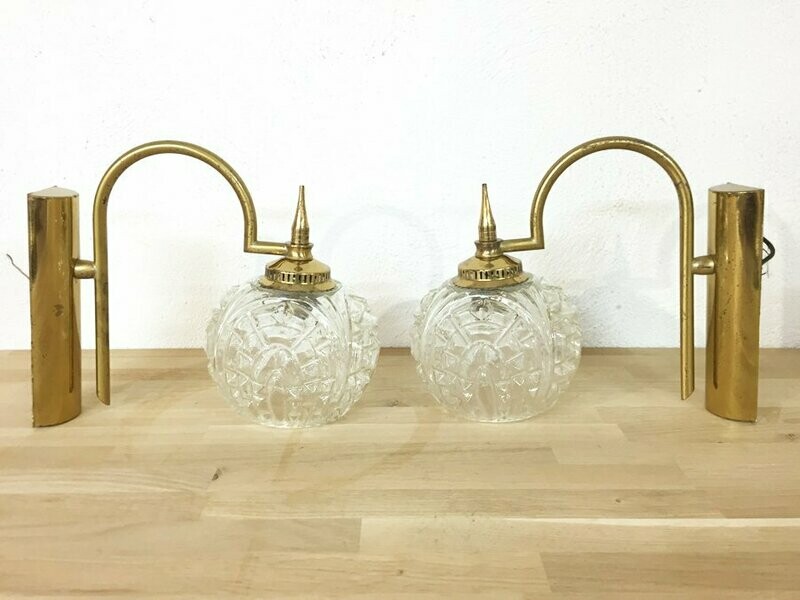 Paire d'appliques laiton doré et verre, 1970